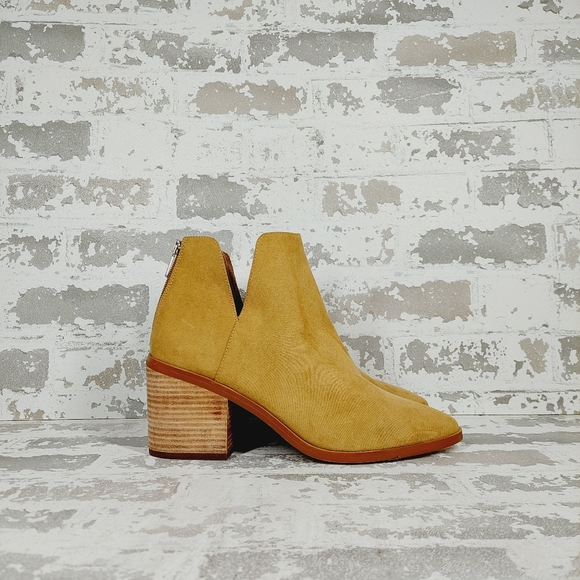 NEW Bp. Brynne Tan Faux Leather Block Heel Pointy Toe Ankle Boots D681 - Picture 4 of 11